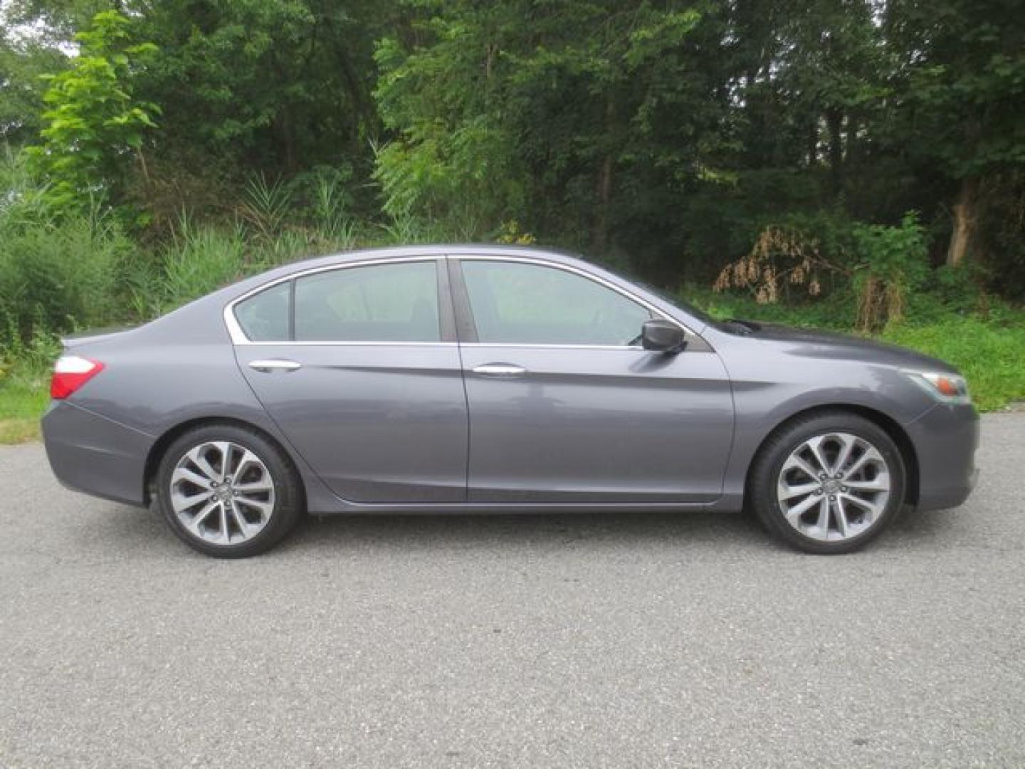 2015 Gray /Black Honda Accord Sport (1HGCR2F56FA) with an 2.4L L4 DOHC 16V engine, Automatic transmission, located at 270 US Route 6, Mahopac, NY, 10541, (845) 621-0895, 41.349022, -73.755280 - Photo#10