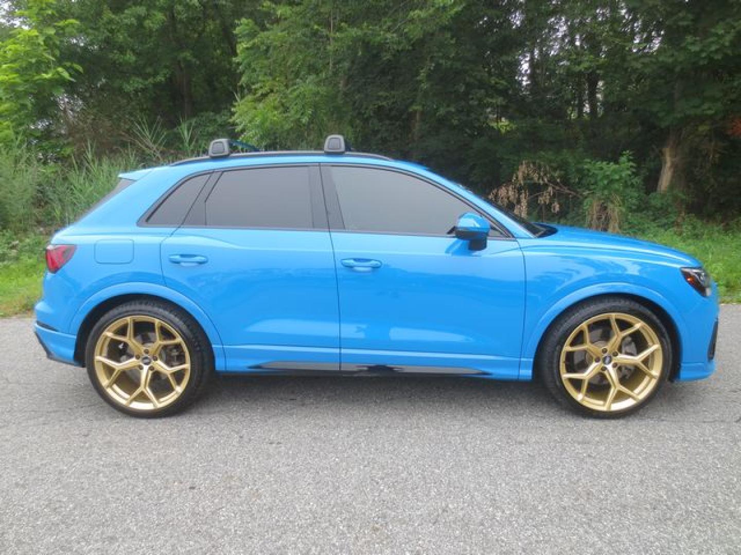 2022 Blue /Black Audi Q3 S line Premium quattro (WA1DECF34N1) with an 2.0L L4 DOHC 24V engine, 8A transmission, located at 270 US Route 6, Mahopac, NY, 10541, (845) 621-0895, 41.349022, -73.755280 - Photo#11