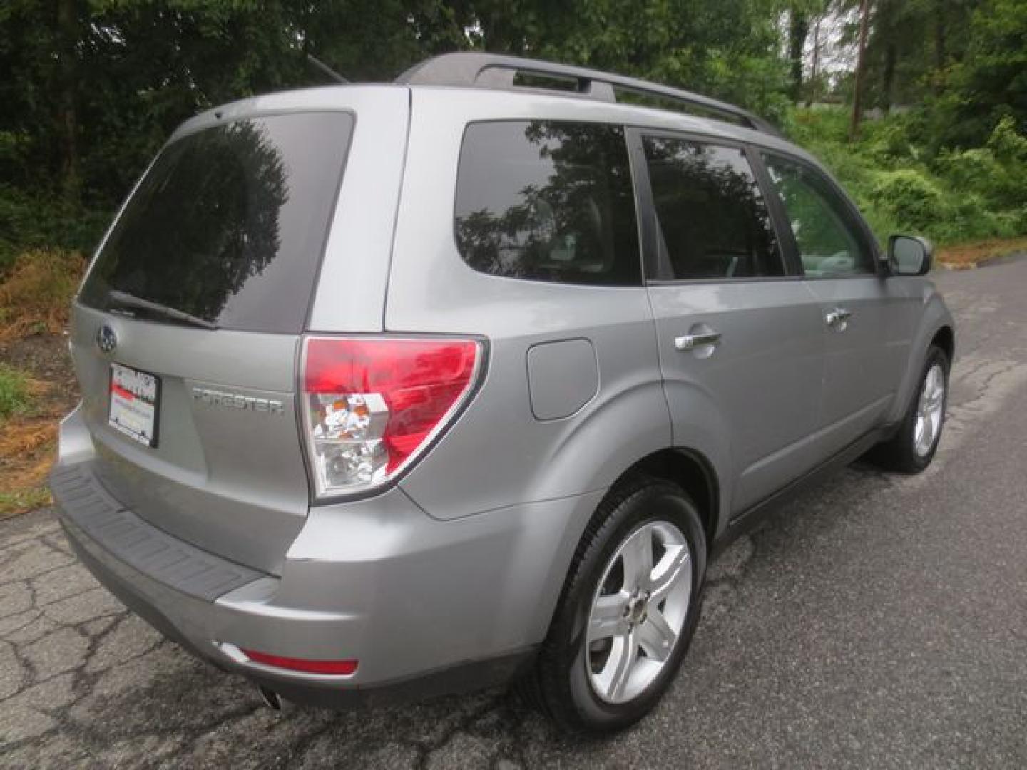 2009 Gray /Gray Subaru Forester 2.5X Limited (JF2SH64629H) with an 2.5L H4 SOHC 16V engine, 4-Speed Automatic transmission, located at 270 US Route 6, Mahopac, NY, 10541, (845) 621-0895, 41.349022, -73.755280 - Photo#3
