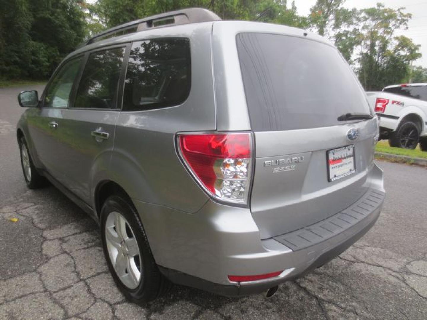 2009 Gray /Gray Subaru Forester 2.5X Limited (JF2SH64629H) with an 2.5L H4 SOHC 16V engine, 4-Speed Automatic transmission, located at 270 US Route 6, Mahopac, NY, 10541, (845) 621-0895, 41.349022, -73.755280 - Photo#4