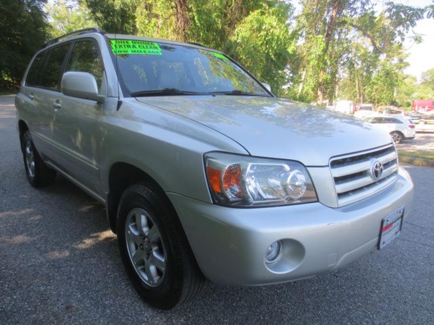 2005 Silver /Gray Toyota Highlander Limited (JTEEP21A050) with an 3.3L V6 DOHC 24V engine, 5-Speed Automatic Overdrive transmission, located at 270 US Route 6, Mahopac, NY, 10541, (845) 621-0895, 41.349022, -73.755280 - Photo#1