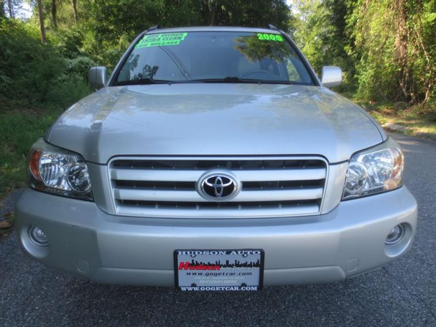 2005 Silver /Gray Toyota Highlander Limited (JTEEP21A050) with an 3.3L V6 DOHC 24V engine, 5-Speed Automatic Overdrive transmission, located at 270 US Route 6, Mahopac, NY, 10541, (845) 621-0895, 41.349022, -73.755280 - Photo#2