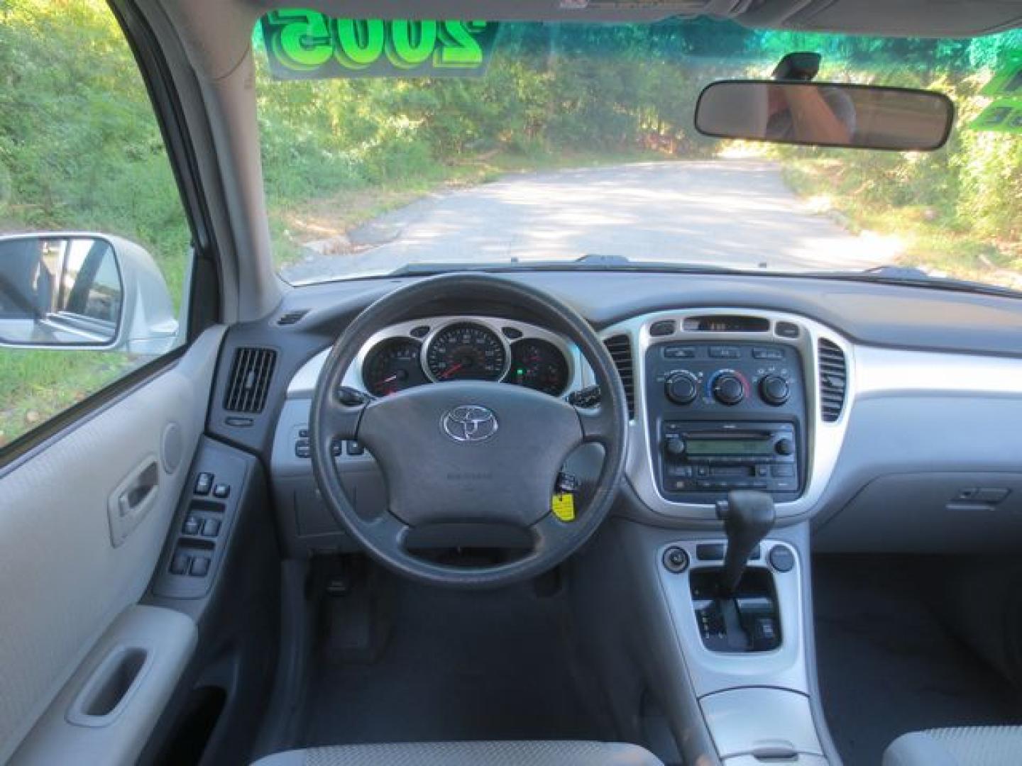 2005 Silver /Gray Toyota Highlander Limited (JTEEP21A050) with an 3.3L V6 DOHC 24V engine, 5-Speed Automatic Overdrive transmission, located at 270 US Route 6, Mahopac, NY, 10541, (845) 621-0895, 41.349022, -73.755280 - Photo#8