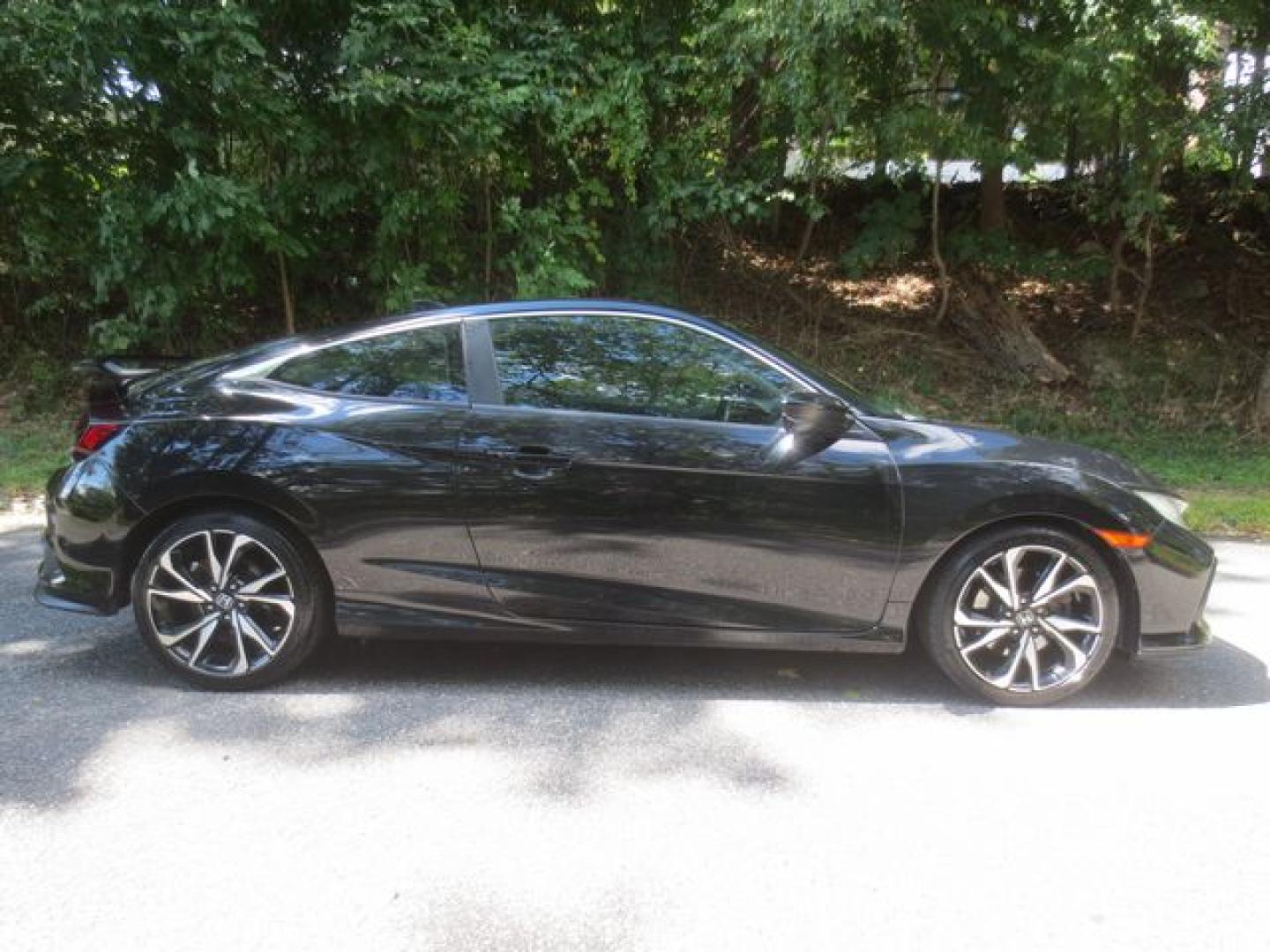 2018 Black /Black Honda Civic ZSI (2HGFC3A51JH) with an 1.5L L4 SOHC 16V engine, 6 Manual transmission, located at 270 US Route 6, Mahopac, NY, 10541, (845) 621-0895, 41.349022, -73.755280 - Photo#10