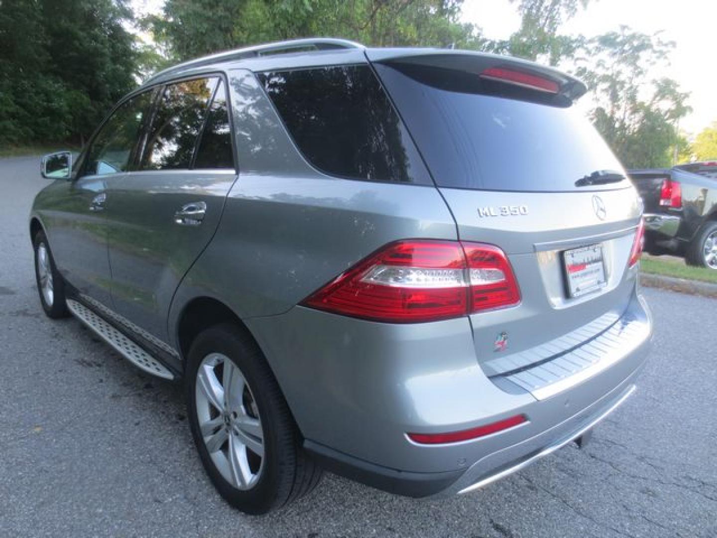 2014 Gray /Black Mercedes-Benz M-Class ML350 4MATIC (4JGDA5HBXEA) with an 3.5L V6 DOHC 24V engine, 7-Speed Automatic transmission, located at 270 US Route 6, Mahopac, NY, 10541, (845) 621-0895, 41.349022, -73.755280 - Photo#4