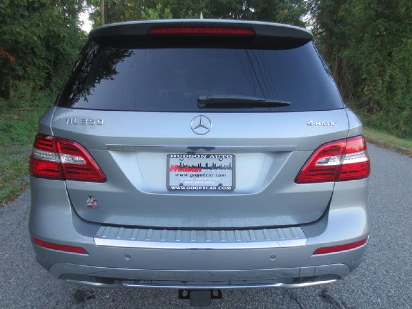 2014 Gray /Black Mercedes-Benz M-Class ML350 4MATIC (4JGDA5HBXEA) with an 3.5L V6 DOHC 24V engine, 7-Speed Automatic transmission, located at 270 US Route 6, Mahopac, NY, 10541, (845) 621-0895, 41.349022, -73.755280 - Photo#5