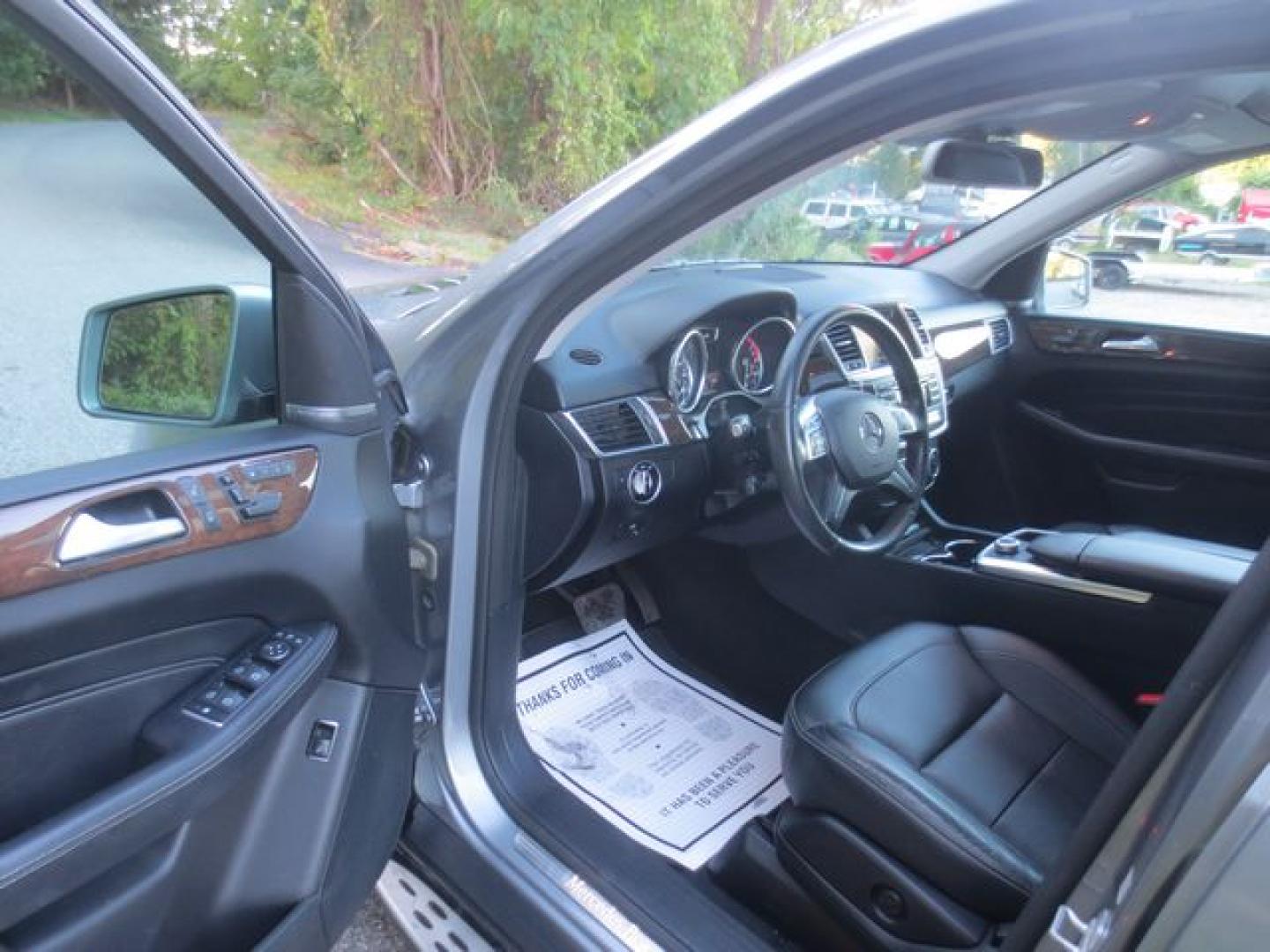 2014 Gray /Black Mercedes-Benz M-Class ML350 4MATIC (4JGDA5HBXEA) with an 3.5L V6 DOHC 24V engine, 7-Speed Automatic transmission, located at 270 US Route 6, Mahopac, NY, 10541, (845) 621-0895, 41.349022, -73.755280 - Photo#6