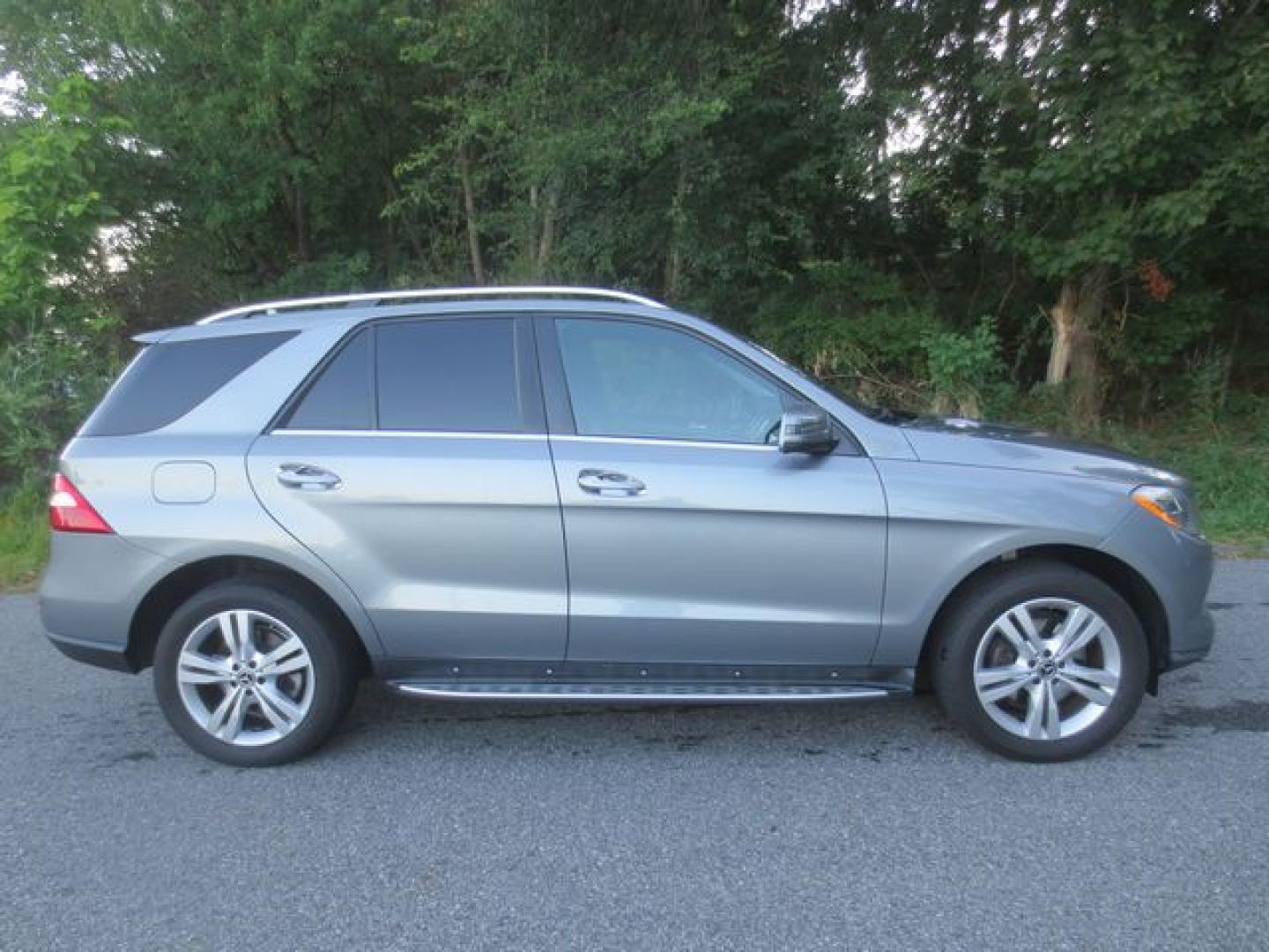 2014 Gray /Black Mercedes-Benz M-Class ML350 4MATIC (4JGDA5HBXEA) with an 3.5L V6 DOHC 24V engine, 7-Speed Automatic transmission, located at 270 US Route 6, Mahopac, NY, 10541, (845) 621-0895, 41.349022, -73.755280 - Photo#10