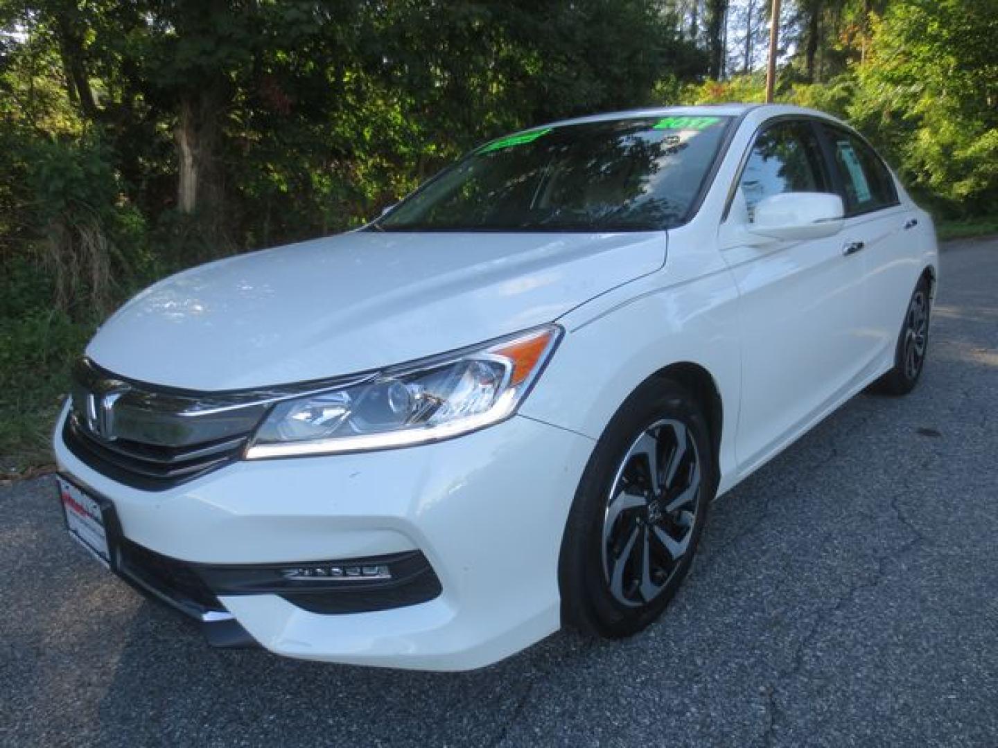 2017 White /Beige Honda Accord EX-L (1HGCR2F96HA) with an 2.4L L4 DOHC 16V engine, Automatic transmission, located at 270 US Route 6, Mahopac, NY, 10541, (845) 621-0895, 41.349022, -73.755280 - Photo#0