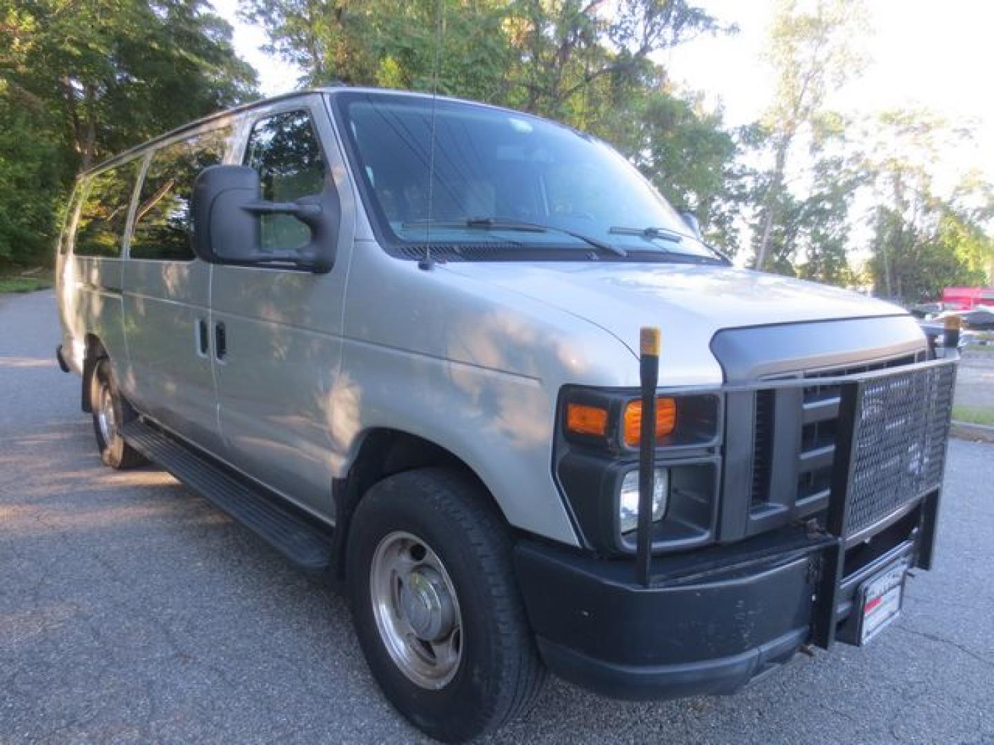 2011 Silver /Gray Ford E-Series Wagon E-350 XL Super Duty Extended (1FBSS3BL9BD) with an 5.4L V8 SOHC 16V engine, Automatic transmission, located at 270 US Route 6, Mahopac, NY, 10541, (845) 621-0895, 41.349022, -73.755280 - Photo#1