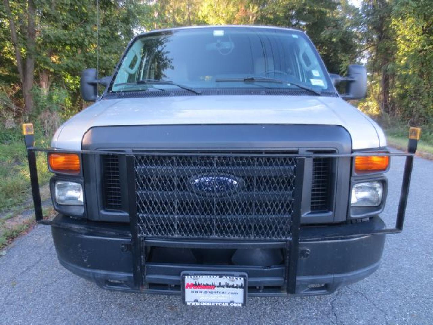 2011 Silver /Gray Ford E-Series Wagon E-350 XL Super Duty Extended (1FBSS3BL9BD) with an 5.4L V8 SOHC 16V engine, Automatic transmission, located at 270 US Route 6, Mahopac, NY, 10541, (845) 621-0895, 41.349022, -73.755280 - Photo#2