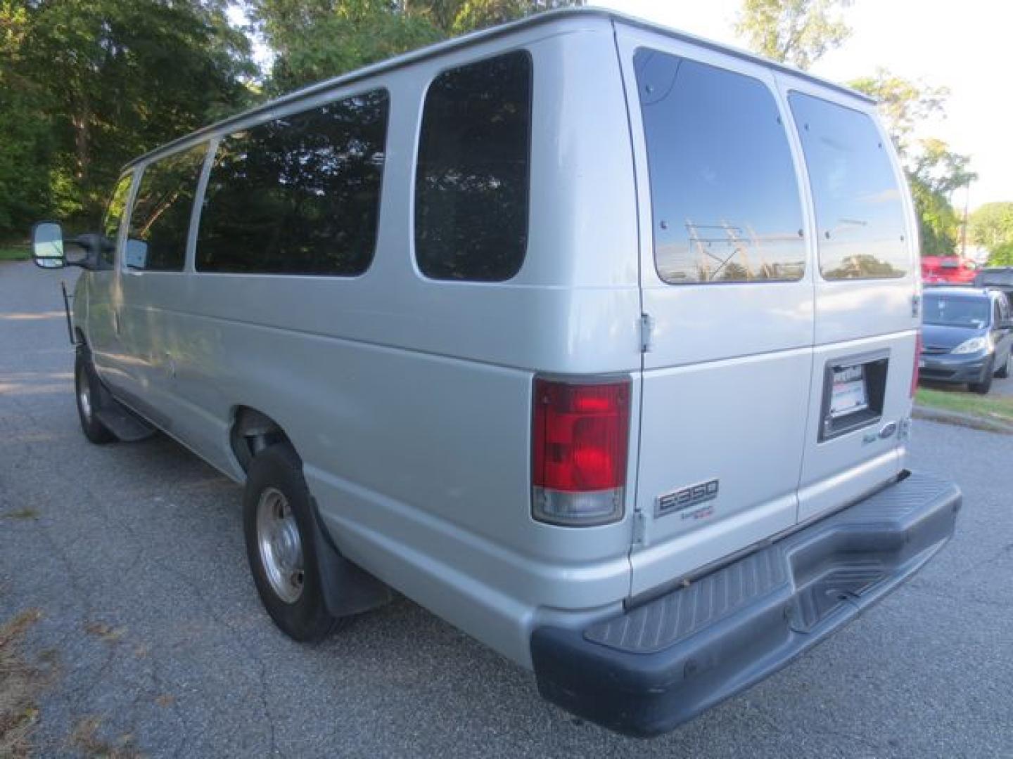 2011 Silver /Gray Ford E-Series Wagon E-350 XL Super Duty Extended (1FBSS3BL9BD) with an 5.4L V8 SOHC 16V engine, Automatic transmission, located at 270 US Route 6, Mahopac, NY, 10541, (845) 621-0895, 41.349022, -73.755280 - Photo#4