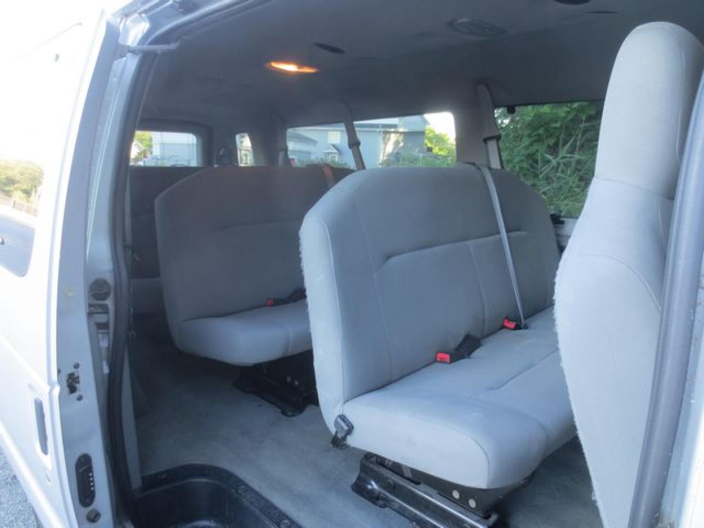 2011 Silver /Gray Ford E-Series Wagon E-350 XL Super Duty Extended (1FBSS3BL9BD) with an 5.4L V8 SOHC 16V engine, Automatic transmission, located at 270 US Route 6, Mahopac, NY, 10541, (845) 621-0895, 41.349022, -73.755280 - Photo#9