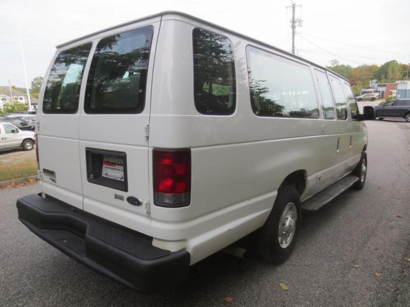 2012 White /Gray Ford E-Series Wagon E-350 XLT Super Duty Extended (1FBSS3BL1CD) with an 5.4L V8 SOHC 16V FFV engine, Automatic transmission, located at 270 US Route 6, Mahopac, NY, 10541, (845) 621-0895, 41.349022, -73.755280 - Photo#1