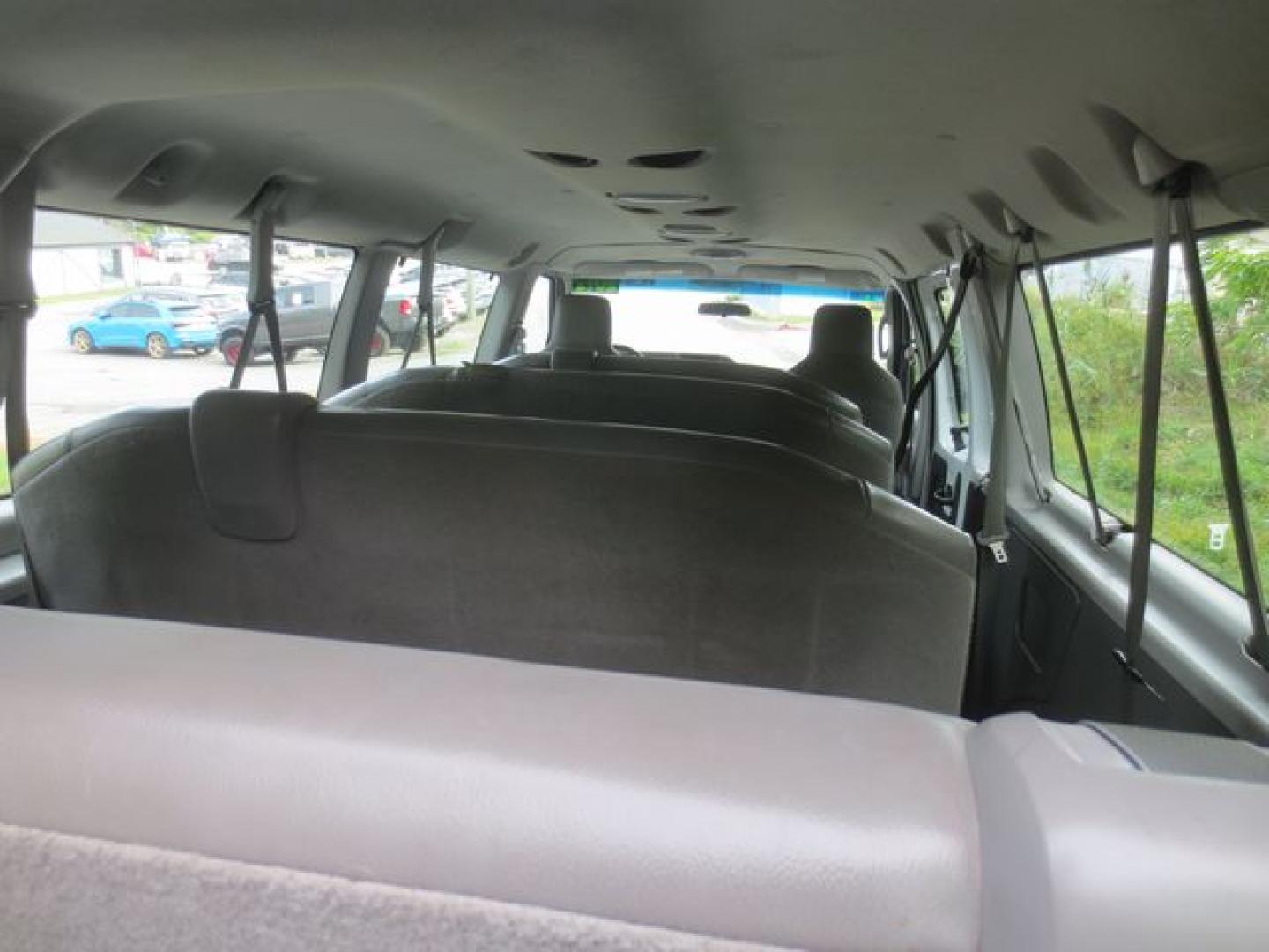 2012 White /Gray Ford E-Series Wagon E-350 XLT Super Duty Extended (1FBSS3BL1CD) with an 5.4L V8 SOHC 16V FFV engine, Automatic transmission, located at 270 US Route 6, Mahopac, NY, 10541, (845) 621-0895, 41.349022, -73.755280 - Photo#3