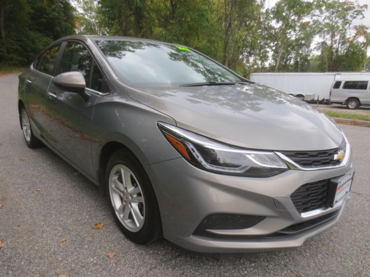 2018 Gray /Dark Gray Chevrolet Cruze LT (1G1BE5SM4J7) with an 1.4L L4 DOHC 16V TURBO engine, Automatic transmission, located at 270 US Route 6, Mahopac, NY, 10541, (845) 621-0895, 41.349022, -73.755280 - Photo#1
