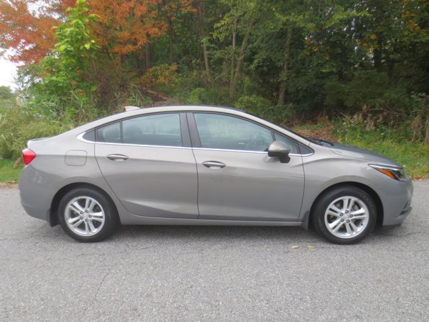 2018 Gray /Dark Gray Chevrolet Cruze LT (1G1BE5SM4J7) with an 1.4L L4 DOHC 16V TURBO engine, Automatic transmission, located at 270 US Route 6, Mahopac, NY, 10541, (845) 621-0895, 41.349022, -73.755280 - Photo#9