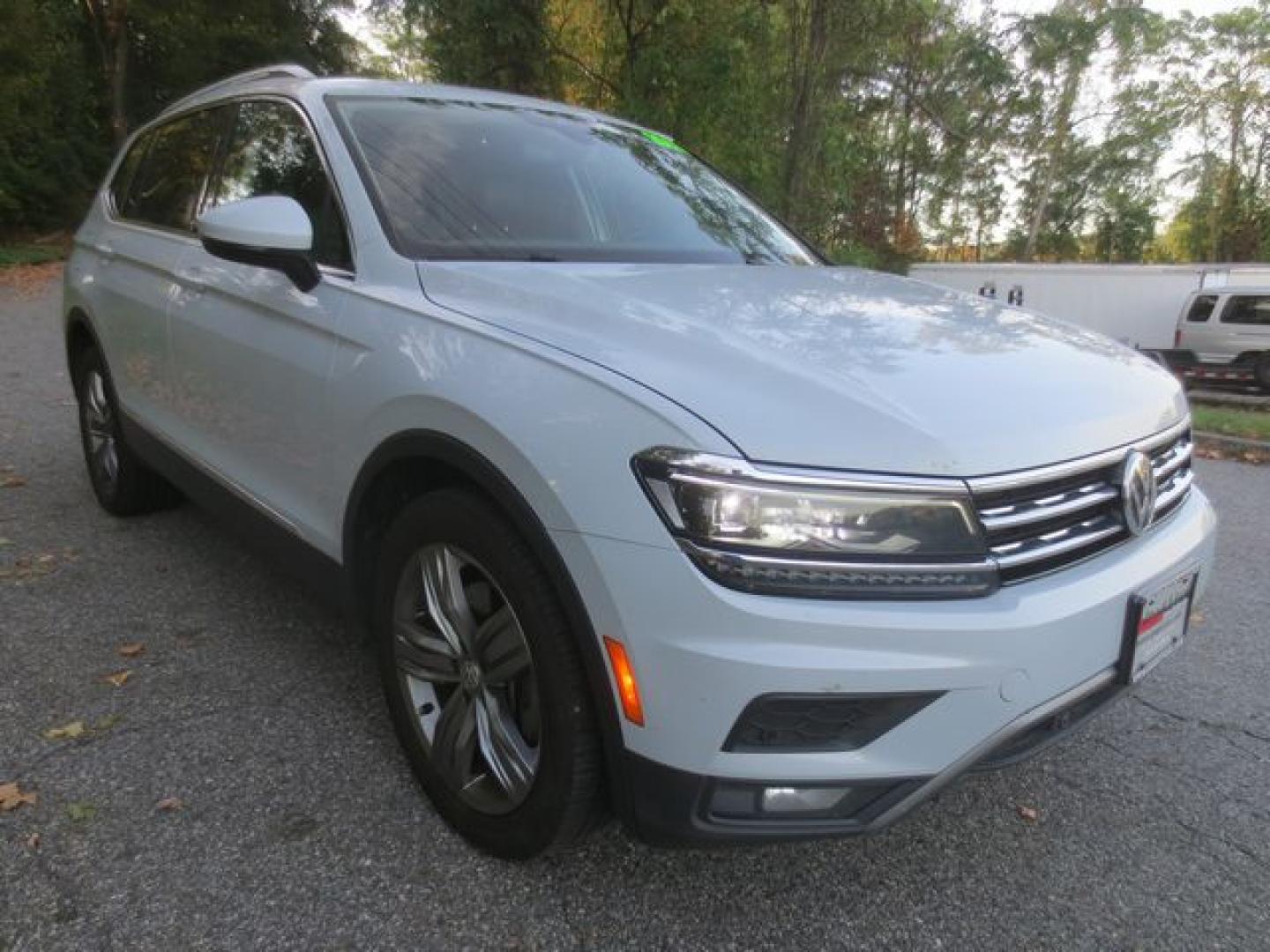 2018 White /Black Volkswagen Tiguan SEL Premium (3VV5B7AX2JM) with an 2.0L L4 DOHC 16V TURBO engine, Automatic transmission, located at 270 US Route 6, Mahopac, NY, 10541, (845) 621-0895, 41.349022, -73.755280 - Photo#1