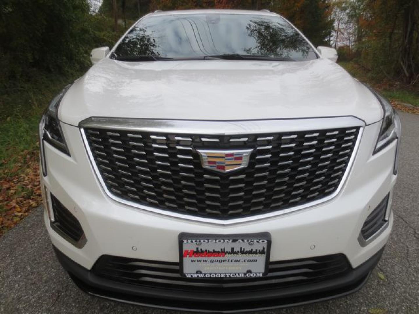 2023 White /Black Cadillac XT5 Luxury (1GYKNBR4XPZ) with an 2.0L L4 DOHC 16V TURBO engine, Automatic 9 speed transmission, located at 270 US Route 6, Mahopac, NY, 10541, (845) 621-0895, 41.349022, -73.755280 - Photo#2