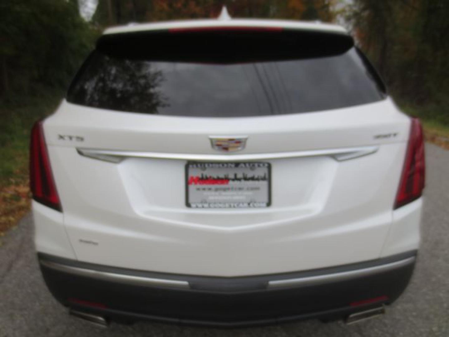 2023 White /Black Cadillac XT5 Luxury (1GYKNBR4XPZ) with an 2.0L L4 DOHC 16V TURBO engine, Automatic 9 speed transmission, located at 270 US Route 6, Mahopac, NY, 10541, (845) 621-0895, 41.349022, -73.755280 - Photo#5