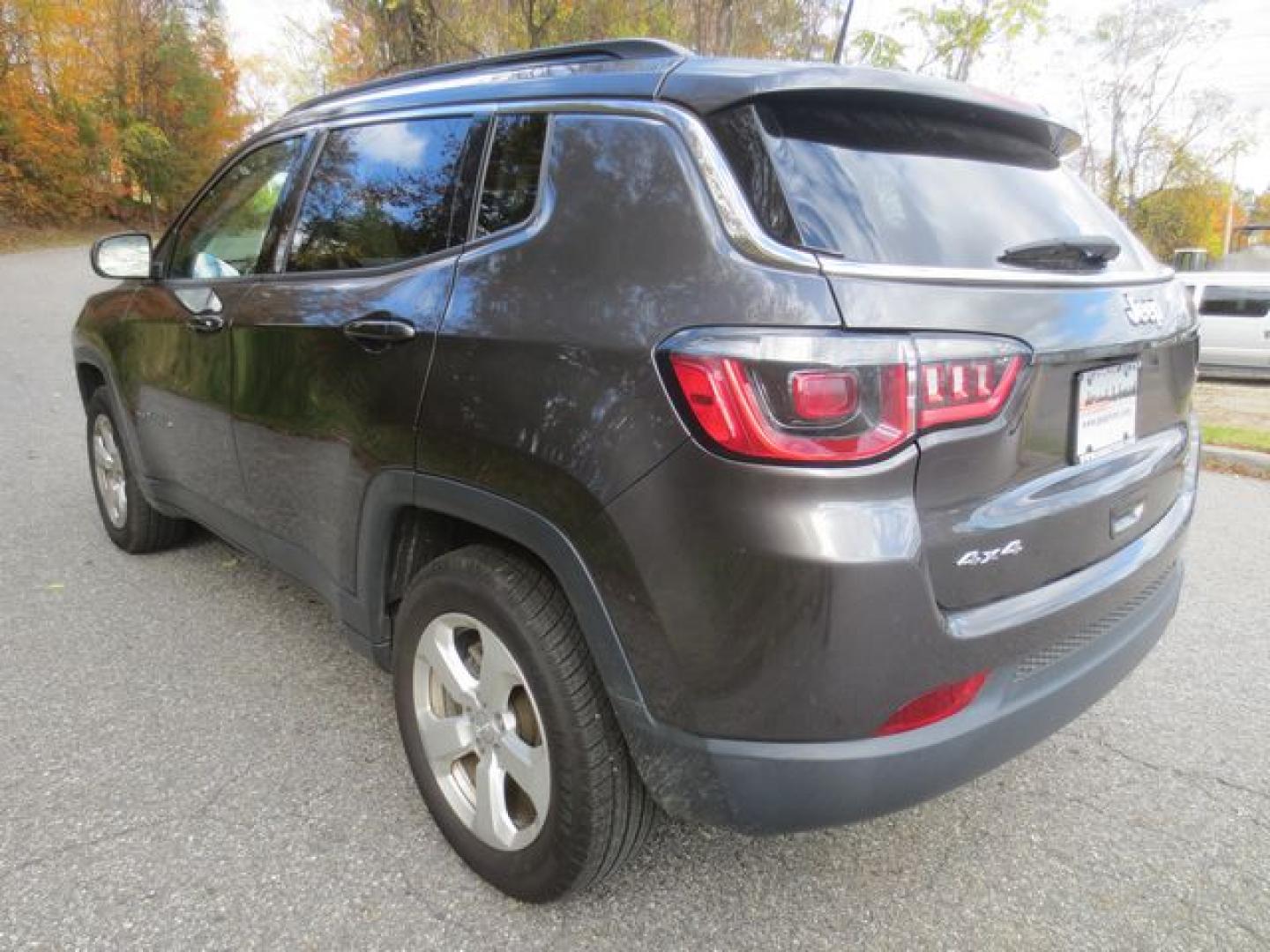 2018 Gray /Black Jeep Compass Sport (3C4NJDBB4JT) with an 2.4L L4 DOHC 16V engine, Automatic transmission, located at 270 US Route 6, Mahopac, NY, 10541, (845) 621-0895, 41.349022, -73.755280 - Photo#4