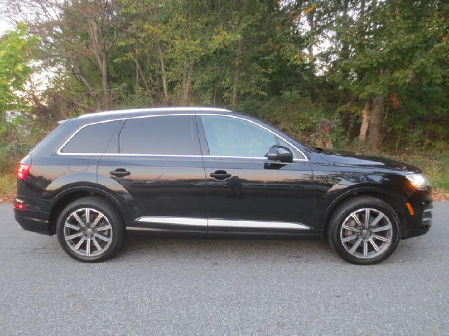 2017 Black /Black Audi Q7 Prestige (WA1VAAF74HD) with an 3.0L V6 engine, 8A transmission, located at 270 US Route 6, Mahopac, NY, 10541, (845) 621-0895, 41.349022, -73.755280 - Photo#12