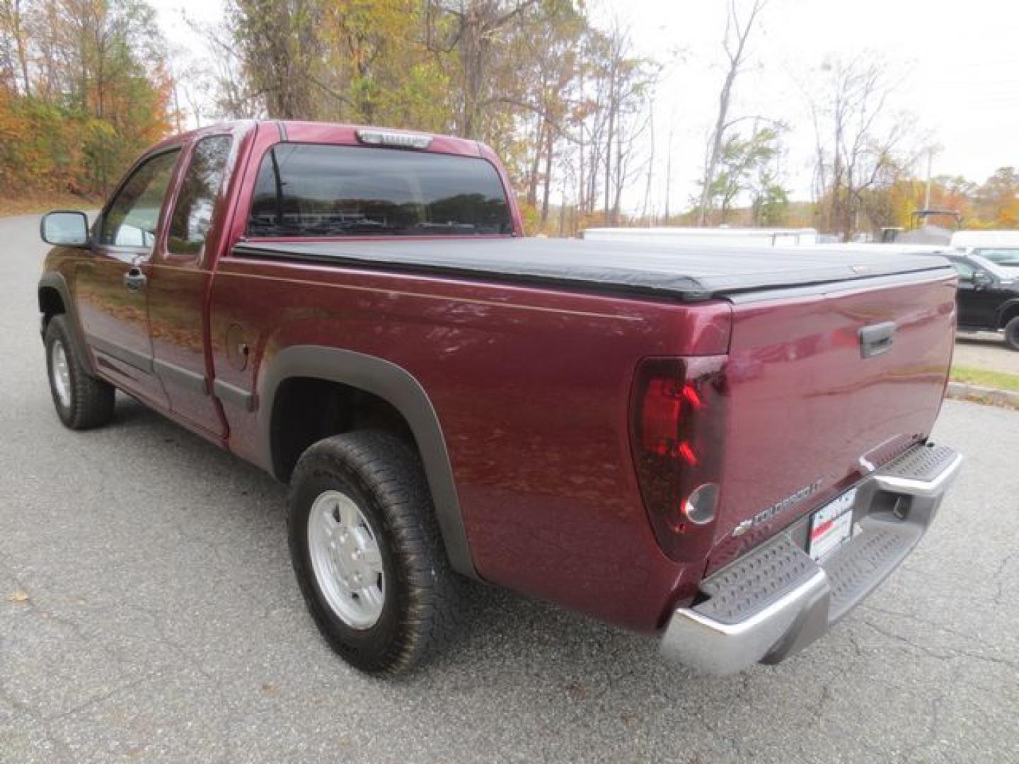 2007 Red /Black Chevrolet Colorado 2 LT Ext. Cab (1GCDT19E178) with an 3.7L L5 DOHC 20V engine, Automatic transmission, located at 270 US Route 6, Mahopac, NY, 10541, (845) 621-0895, 41.349022, -73.755280 - Photo#4