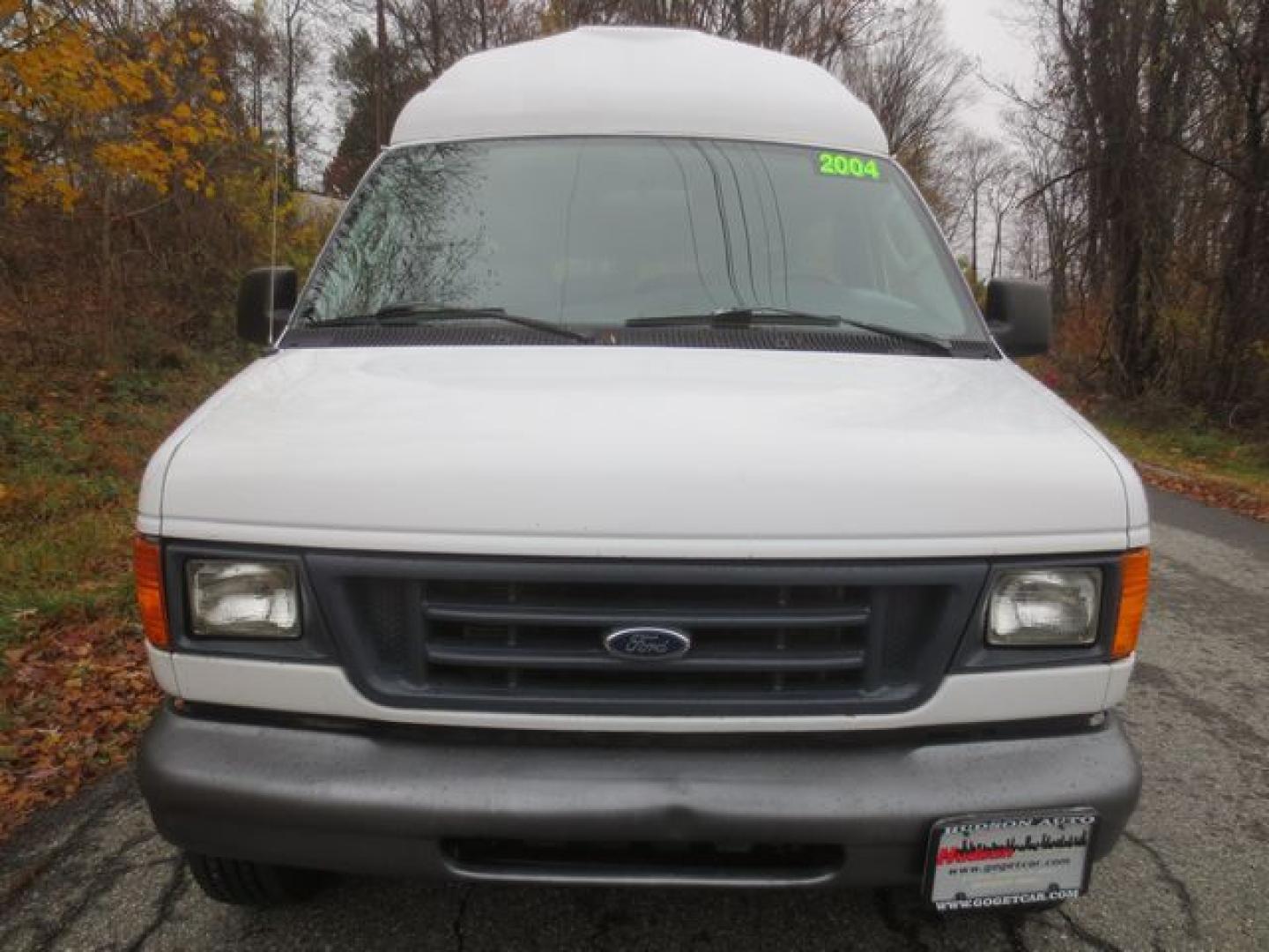 2004 White /Gray Ford E-Series Van E-350 Super Duty Extended (1FTSS34L44H) with an 5.4L V8 SOHC 16V engine, Automatic transmission, located at 270 US Route 6, Mahopac, NY, 10541, (845) 621-0895, 41.349022, -73.755280 - Photo#2