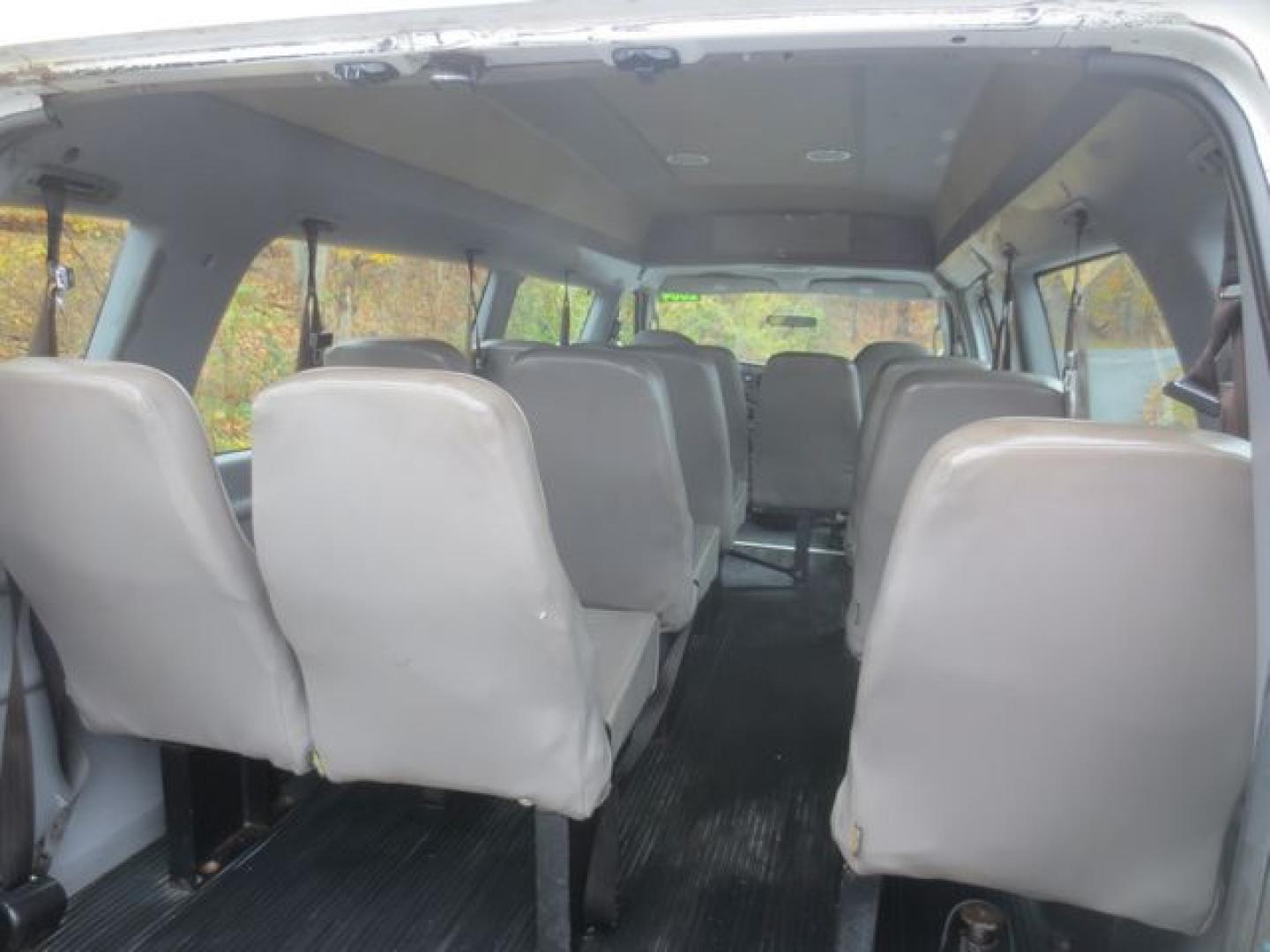 2004 White /Gray Ford E-Series Van E-350 Super Duty Extended (1FTSS34L44H) with an 5.4L V8 SOHC 16V engine, Automatic transmission, located at 270 US Route 6, Mahopac, NY, 10541, (845) 621-0895, 41.349022, -73.755280 - Photo#7