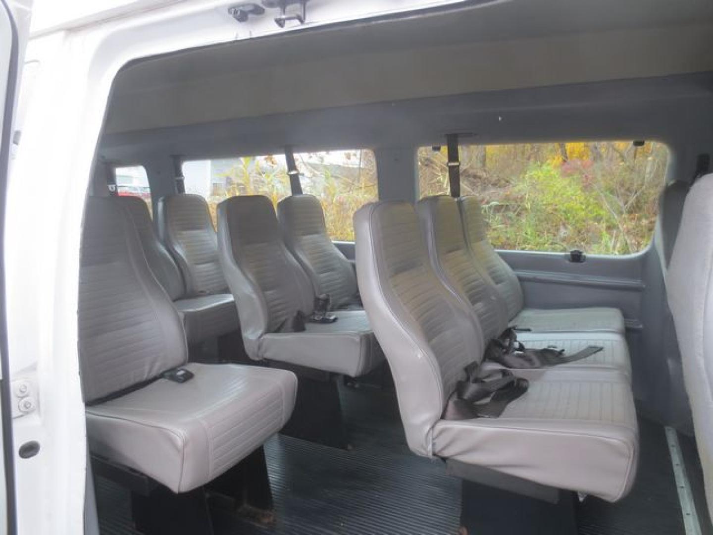 2004 White /Gray Ford E-Series Van E-350 Super Duty Extended (1FTSS34L44H) with an 5.4L V8 SOHC 16V engine, Automatic transmission, located at 270 US Route 6, Mahopac, NY, 10541, (845) 621-0895, 41.349022, -73.755280 - Photo#8