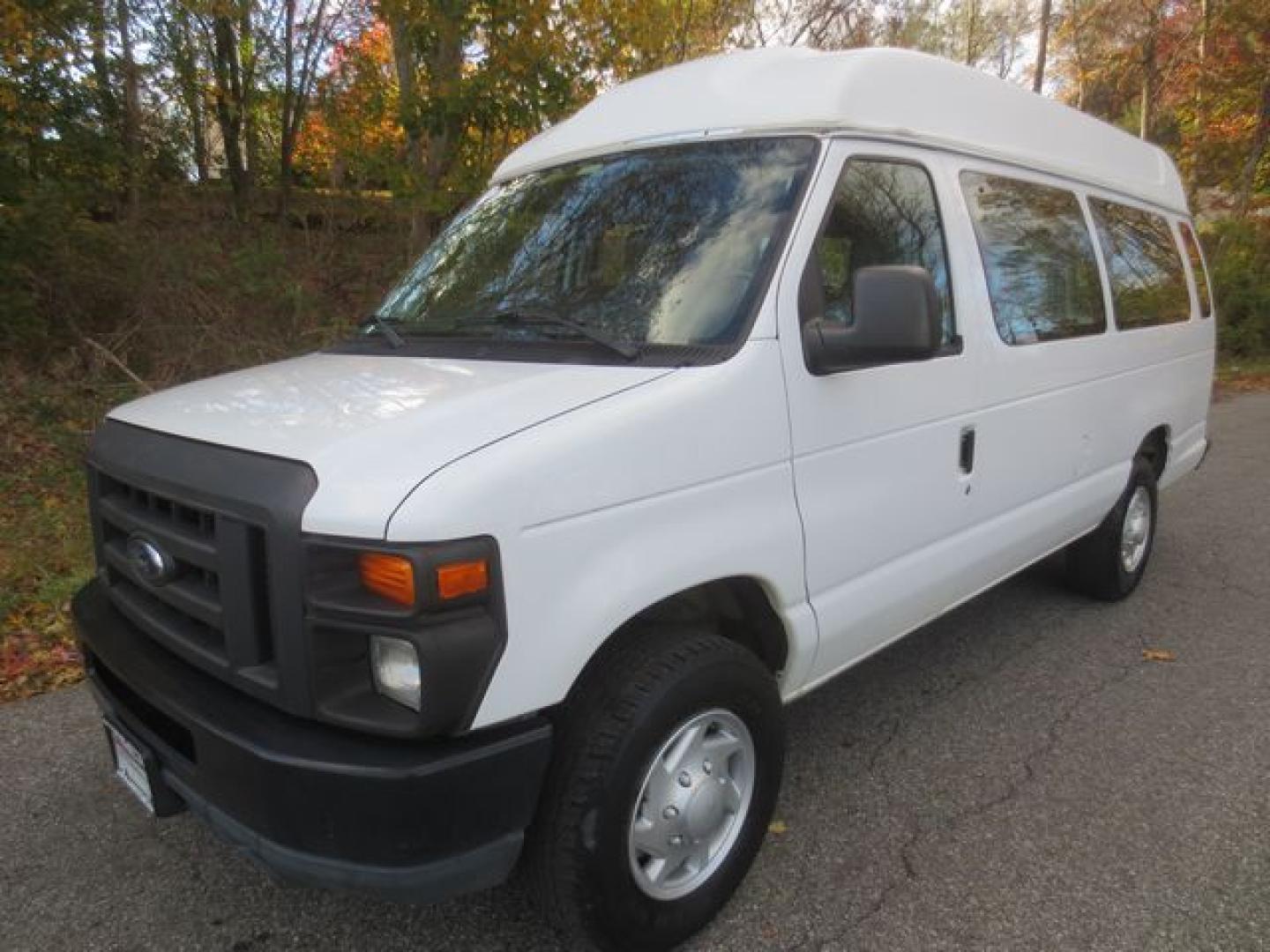 2011 White /Gray Ford E-Series Van E-250 Extended (1FTNS2EWXBD) with an 4.6L V8 SOHC 16V engine, 4-Speed Automatic transmission, located at 270 US Route 6, Mahopac, NY, 10541, (845) 621-0895, 41.349022, -73.755280 - Photo#0