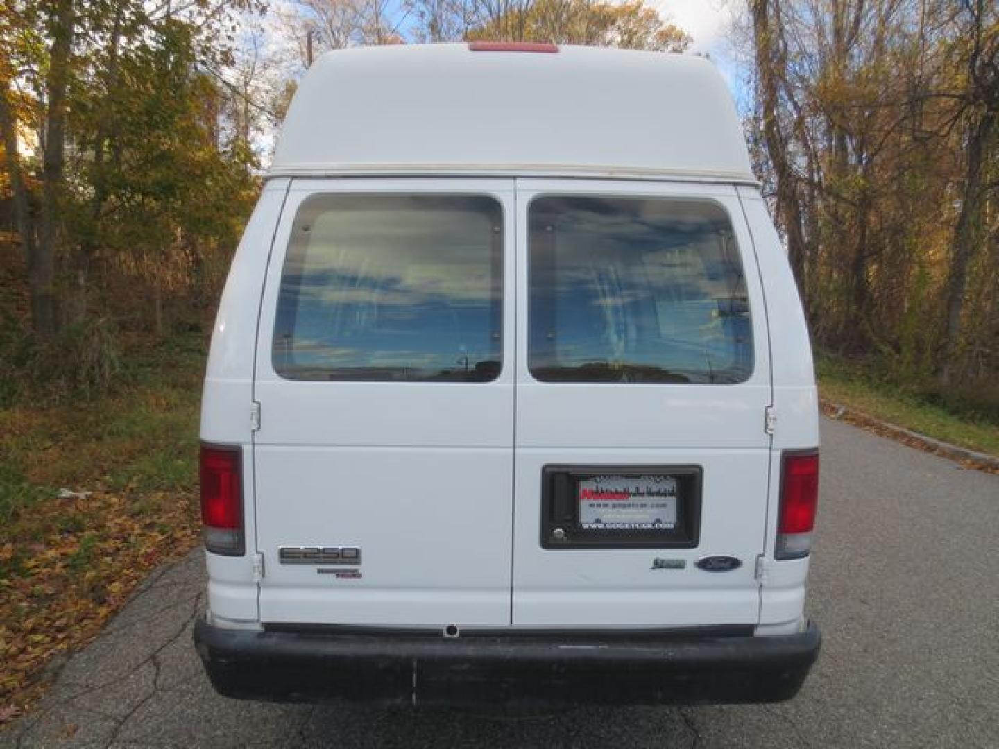 2011 White /Gray Ford E-Series Van E-250 Extended (1FTNS2EWXBD) with an 4.6L V8 SOHC 16V engine, 4-Speed Automatic transmission, located at 270 US Route 6, Mahopac, NY, 10541, (845) 621-0895, 41.349022, -73.755280 - Photo#5