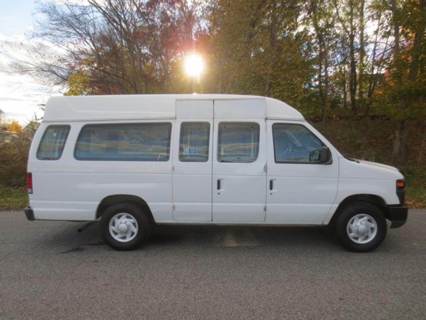 2011 White /Gray Ford E-Series Van E-250 Extended (1FTNS2EWXBD) with an 4.6L V8 SOHC 16V engine, 4-Speed Automatic transmission, located at 270 US Route 6, Mahopac, NY, 10541, (845) 621-0895, 41.349022, -73.755280 - Photo#9