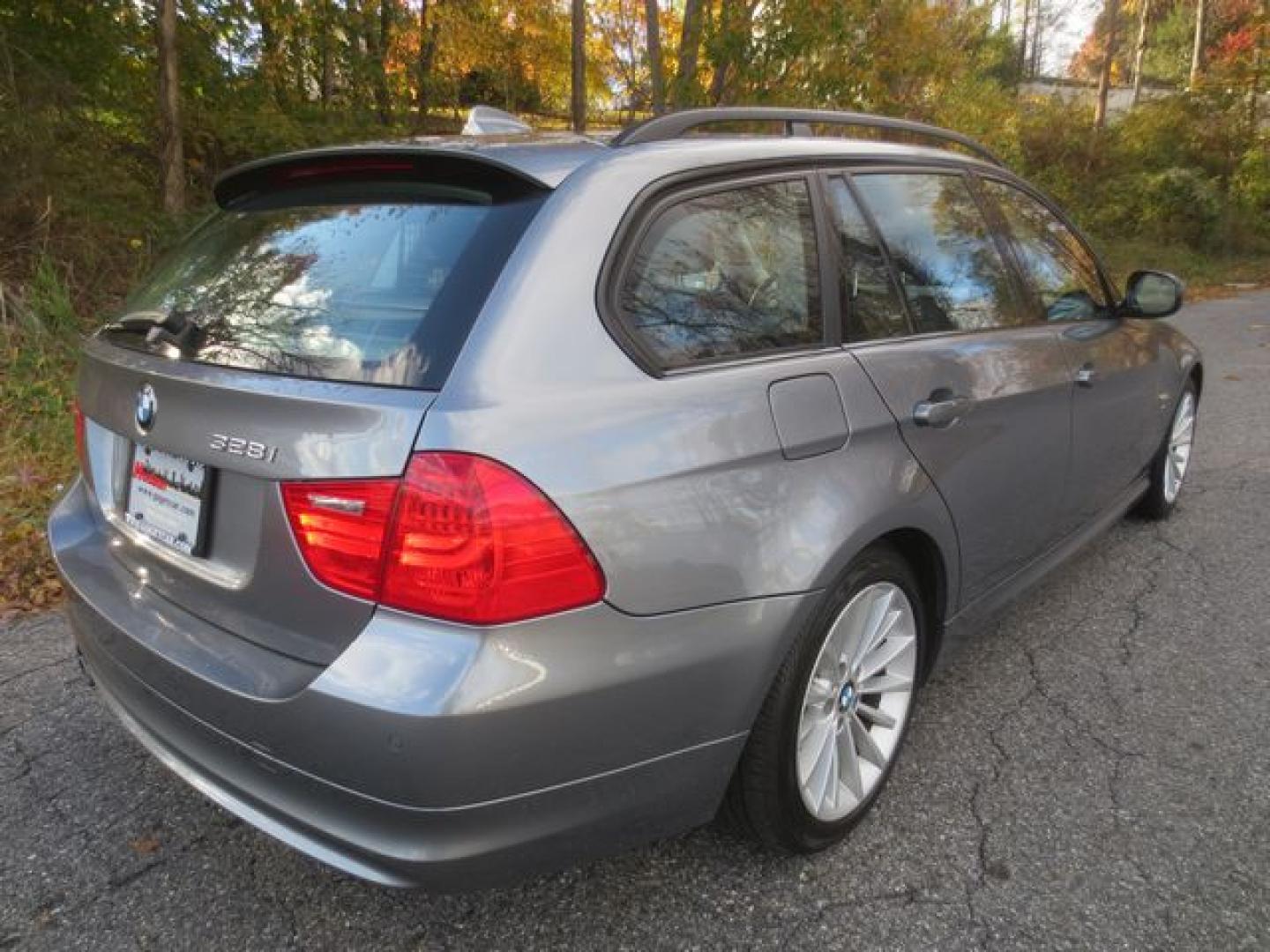 2009 Gray /Baack BMW 3-Series Sport Wagon 328xi (WBAUU33529A) with an 3.0L L6 DOHC 24V engine, Automatic transmission, located at 270 US Route 6, Mahopac, NY, 10541, (845) 621-0895, 41.349022, -73.755280 - Photo#3