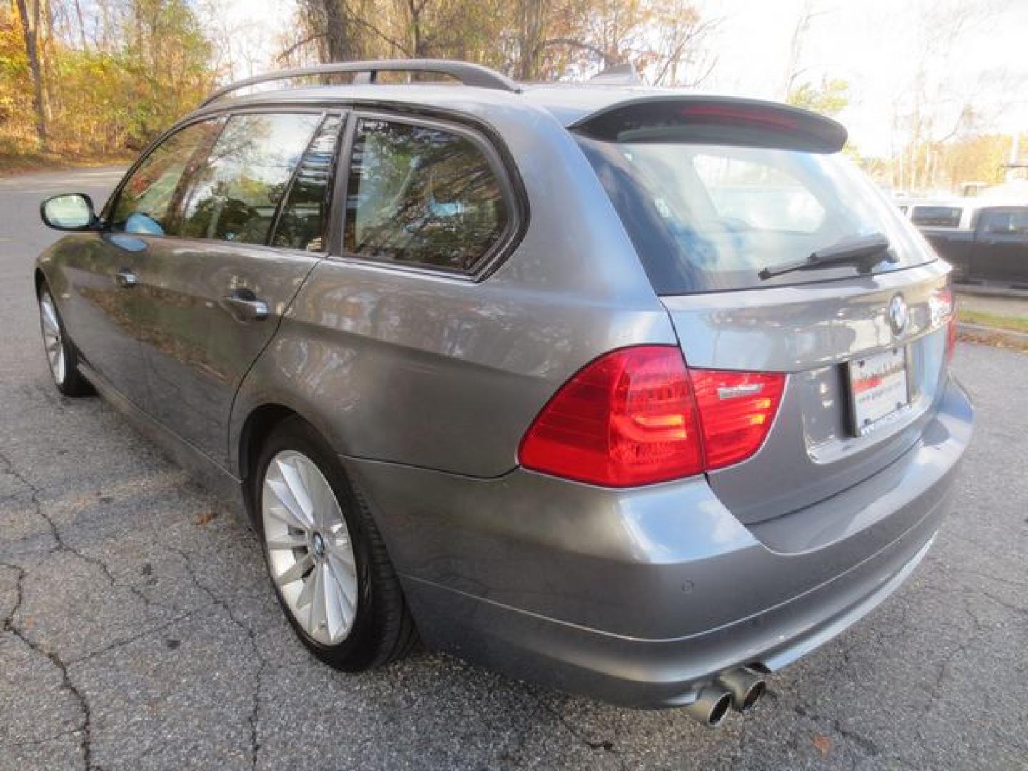 2009 Gray /Baack BMW 3-Series Sport Wagon 328xi (WBAUU33529A) with an 3.0L L6 DOHC 24V engine, Automatic transmission, located at 270 US Route 6, Mahopac, NY, 10541, (845) 621-0895, 41.349022, -73.755280 - Photo#4