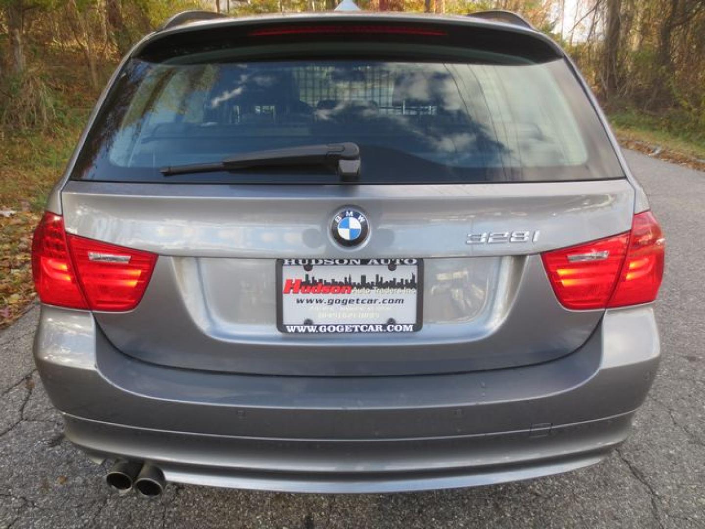 2009 Gray /Baack BMW 3-Series Sport Wagon 328xi (WBAUU33529A) with an 3.0L L6 DOHC 24V engine, Automatic transmission, located at 270 US Route 6, Mahopac, NY, 10541, (845) 621-0895, 41.349022, -73.755280 - Photo#5
