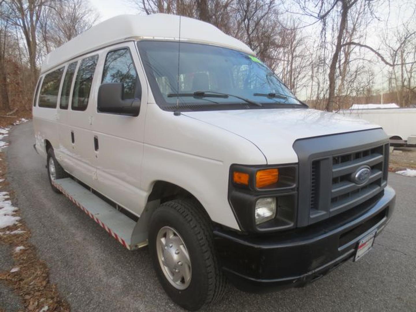 2013 White /Gray Ford E-Series Van E-250 Extended (1FTNS2EW8DD) with an 4.6L V8 SOHC 16V engine, 4-Speed Automatic transmission, located at 270 US Route 6, Mahopac, NY, 10541, (845) 621-0895, 41.349022, -73.755280 - Photo#1
