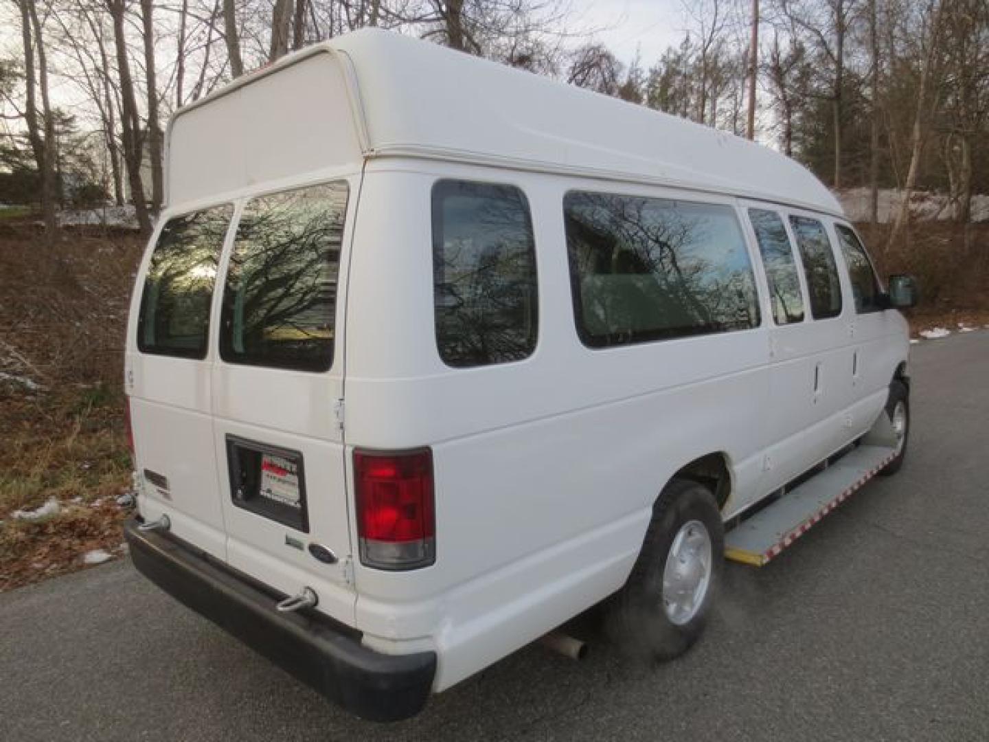 2013 White /Gray Ford E-Series Van E-250 Extended (1FTNS2EW8DD) with an 4.6L V8 SOHC 16V engine, 4-Speed Automatic transmission, located at 270 US Route 6, Mahopac, NY, 10541, (845) 621-0895, 41.349022, -73.755280 - Photo#3