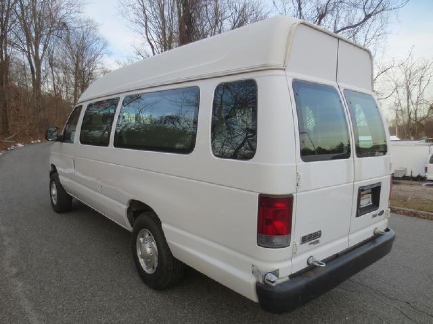 2013 White /Gray Ford E-Series Van E-250 Extended (1FTNS2EW8DD) with an 4.6L V8 SOHC 16V engine, 4-Speed Automatic transmission, located at 270 US Route 6, Mahopac, NY, 10541, (845) 621-0895, 41.349022, -73.755280 - Photo#4