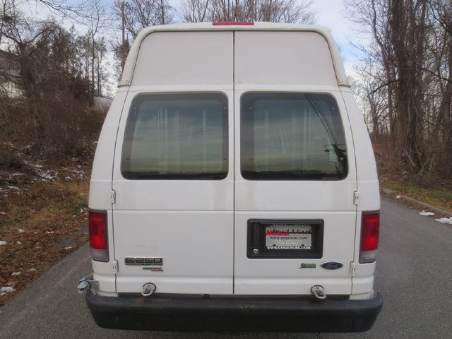 2013 White /Gray Ford E-Series Van E-250 Extended (1FTNS2EW8DD) with an 4.6L V8 SOHC 16V engine, 4-Speed Automatic transmission, located at 270 US Route 6, Mahopac, NY, 10541, (845) 621-0895, 41.349022, -73.755280 - Photo#5