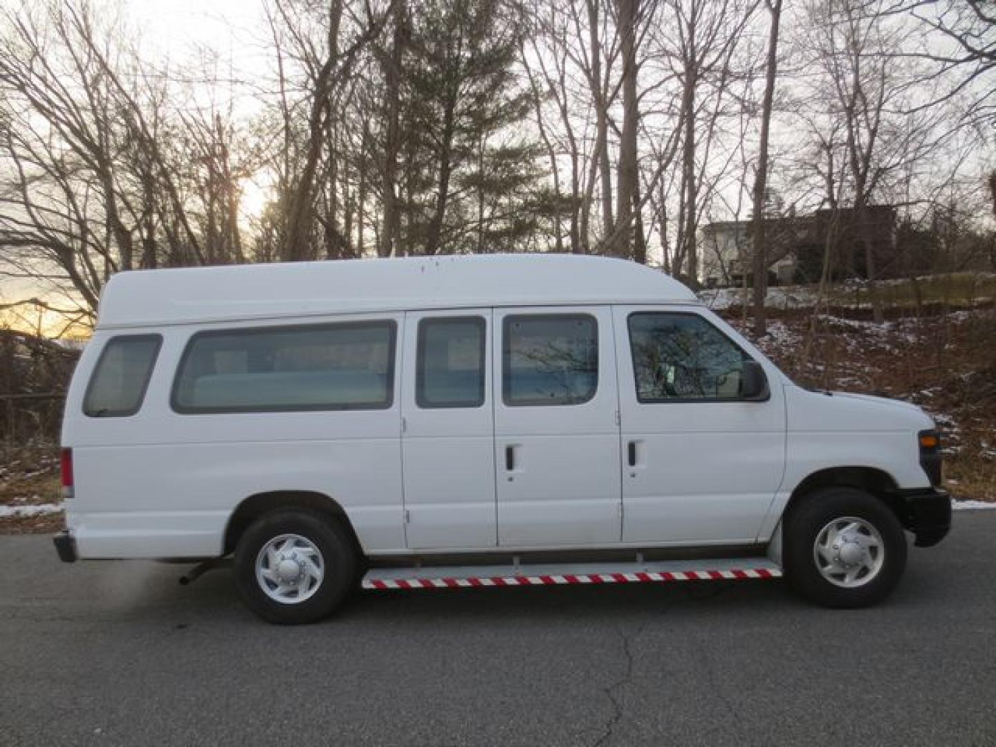 2013 White /Gray Ford E-Series Van E-250 Extended (1FTNS2EW8DD) with an 4.6L V8 SOHC 16V engine, 4-Speed Automatic transmission, located at 270 US Route 6, Mahopac, NY, 10541, (845) 621-0895, 41.349022, -73.755280 - Photo#10