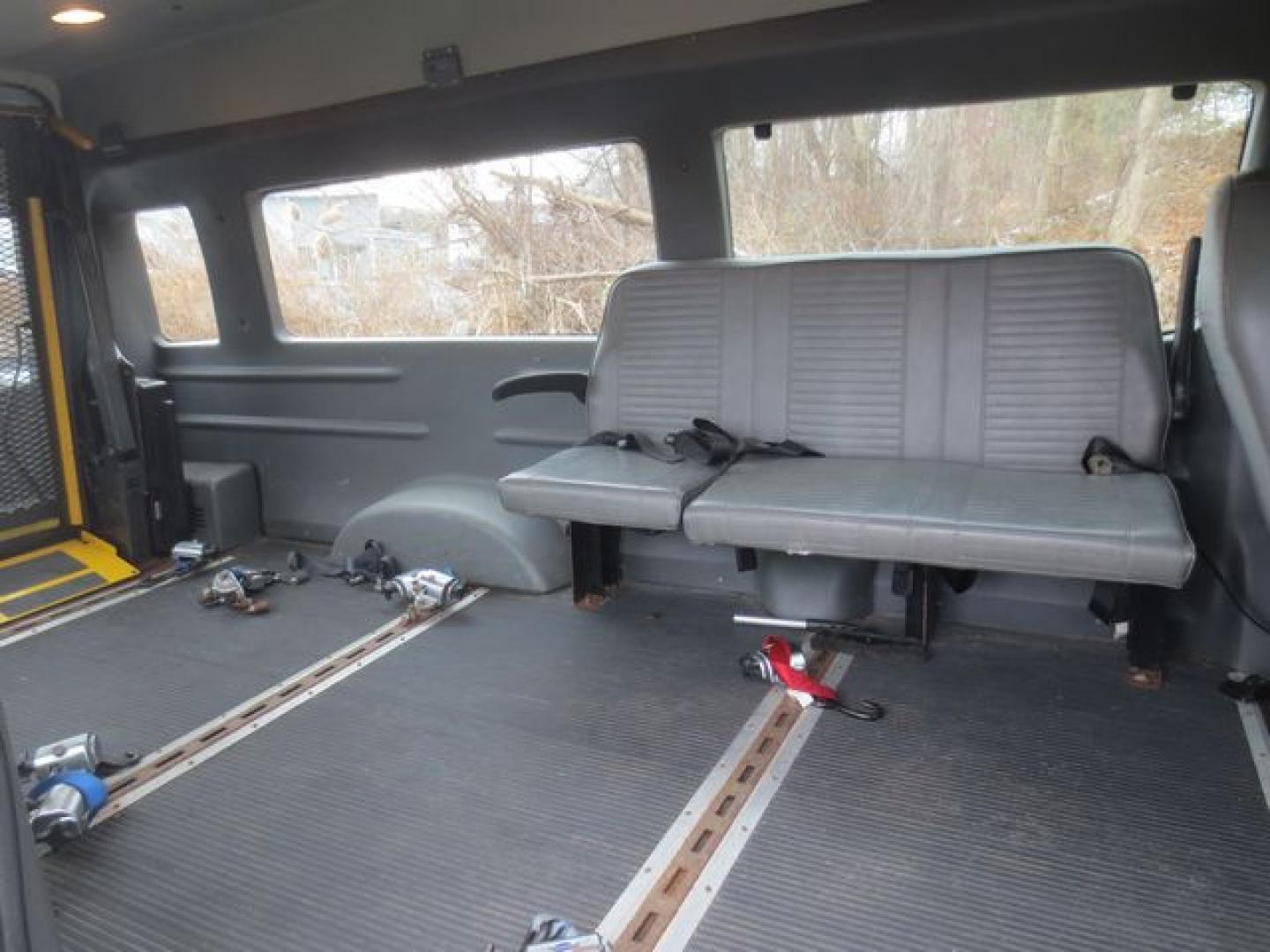 2007 White /Gray Ford E-Series Van E-250 Extended (1FTNS24W07D) with an 4.6L V8 SOHC 16V engine, 4-Speed Automatic transmission, located at 270 US Route 6, Mahopac, NY, 10541, (845) 621-0895, 41.349022, -73.755280 - Photo#8