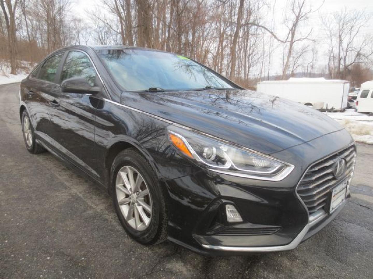 2019 Hyundai Sonata SE (5NPE24AF1KH) with an 2.4L L4 DOHC 16V engine, 7A transmission, located at 270 US Route 6, Mahopac, NY, 10541, (845) 621-0895, 41.349022, -73.755280 - Photo#1
