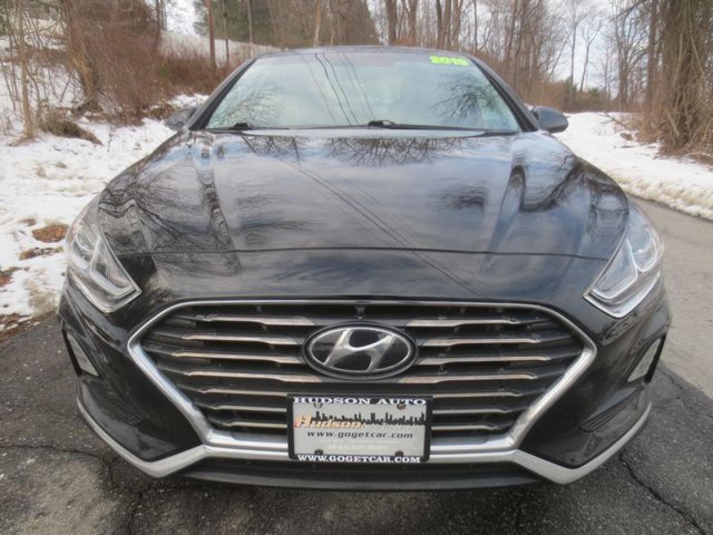2019 Hyundai Sonata SE (5NPE24AF1KH) with an 2.4L L4 DOHC 16V engine, 7A transmission, located at 270 US Route 6, Mahopac, NY, 10541, (845) 621-0895, 41.349022, -73.755280 - Photo#2