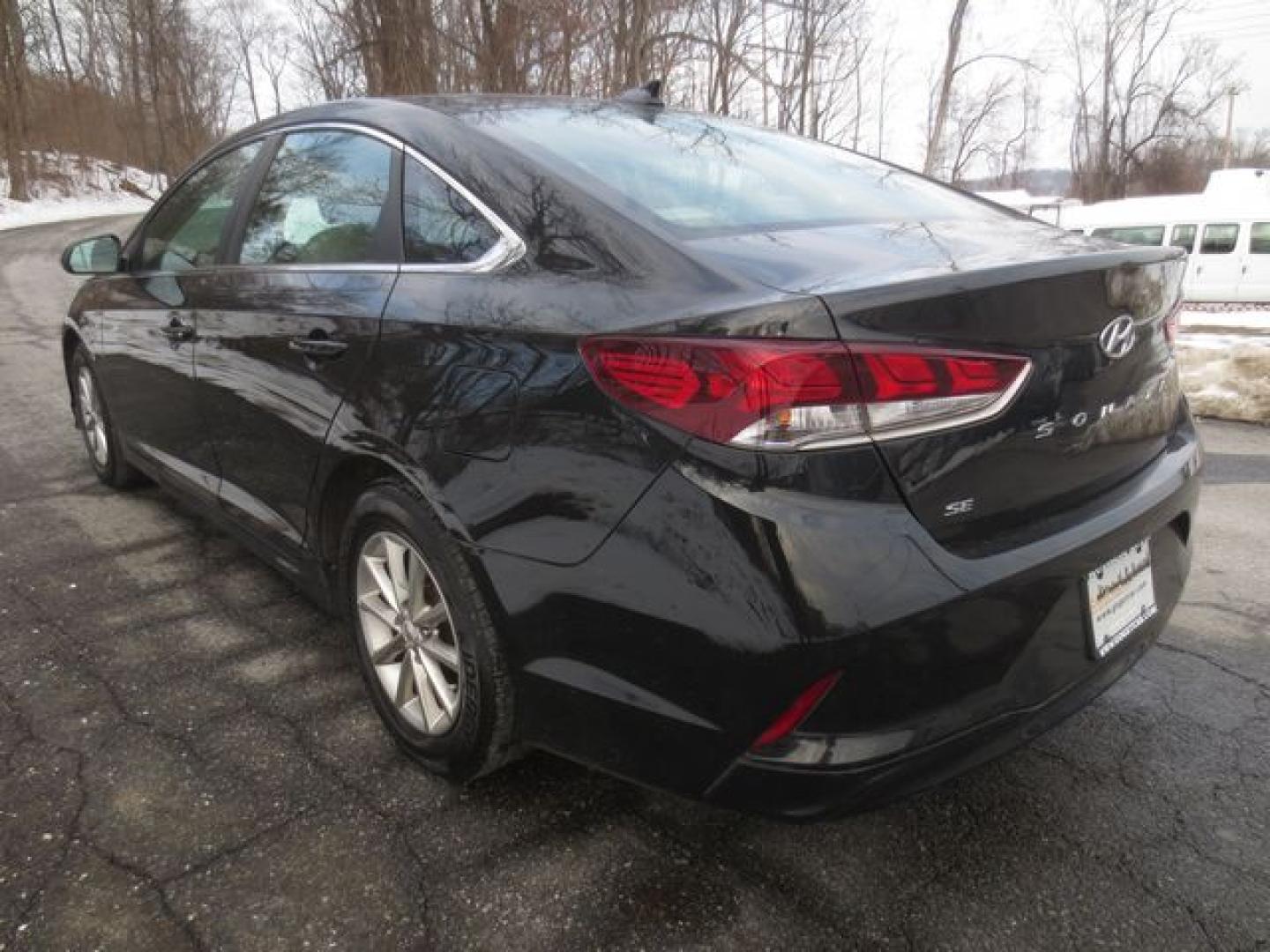 2019 Hyundai Sonata SE (5NPE24AF1KH) with an 2.4L L4 DOHC 16V engine, 7A transmission, located at 270 US Route 6, Mahopac, NY, 10541, (845) 621-0895, 41.349022, -73.755280 - Photo#4