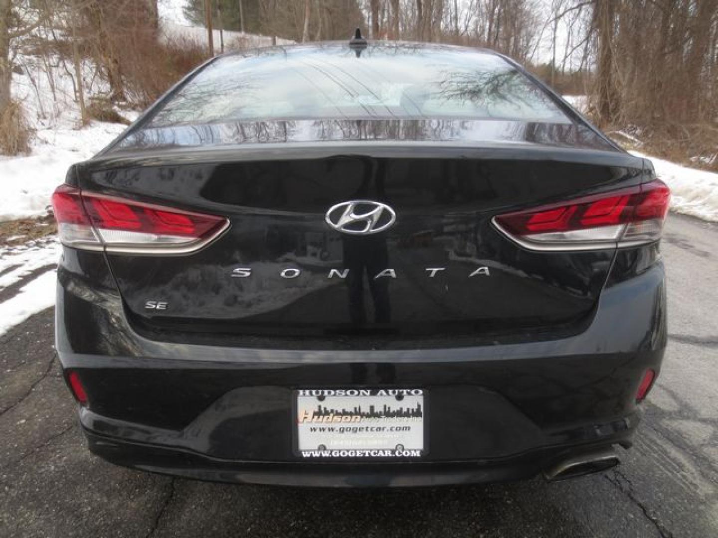 2019 Hyundai Sonata SE (5NPE24AF1KH) with an 2.4L L4 DOHC 16V engine, 7A transmission, located at 270 US Route 6, Mahopac, NY, 10541, (845) 621-0895, 41.349022, -73.755280 - Photo#5