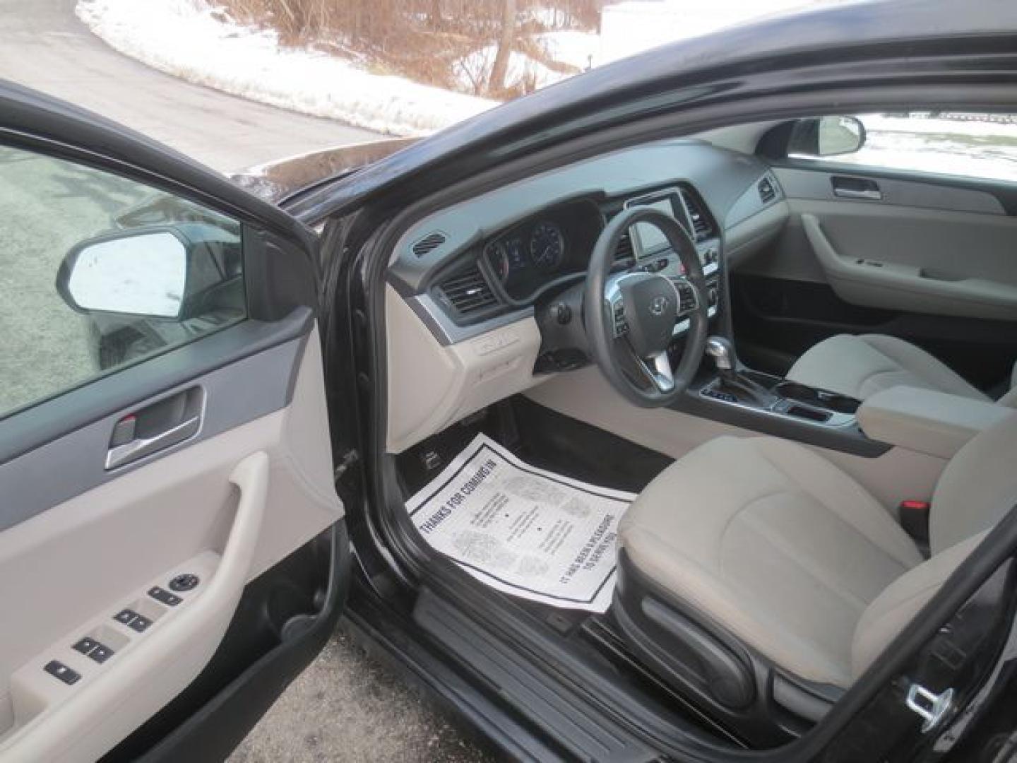 2019 Hyundai Sonata SE (5NPE24AF1KH) with an 2.4L L4 DOHC 16V engine, 7A transmission, located at 270 US Route 6, Mahopac, NY, 10541, (845) 621-0895, 41.349022, -73.755280 - Photo#6