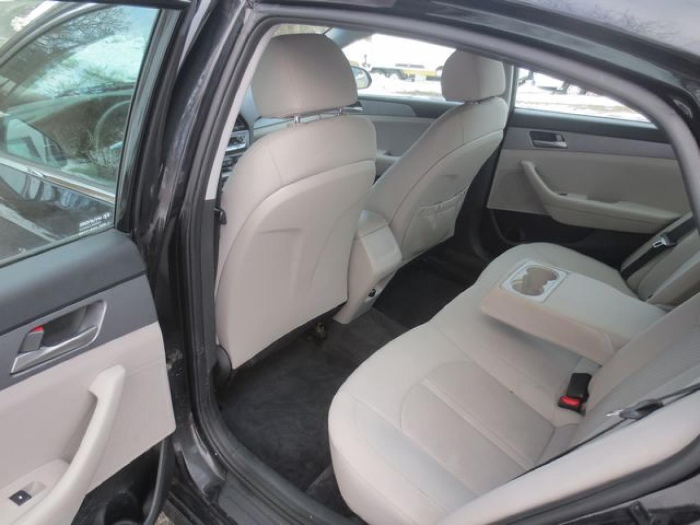 2019 Hyundai Sonata SE (5NPE24AF1KH) with an 2.4L L4 DOHC 16V engine, 7A transmission, located at 270 US Route 6, Mahopac, NY, 10541, (845) 621-0895, 41.349022, -73.755280 - Photo#9