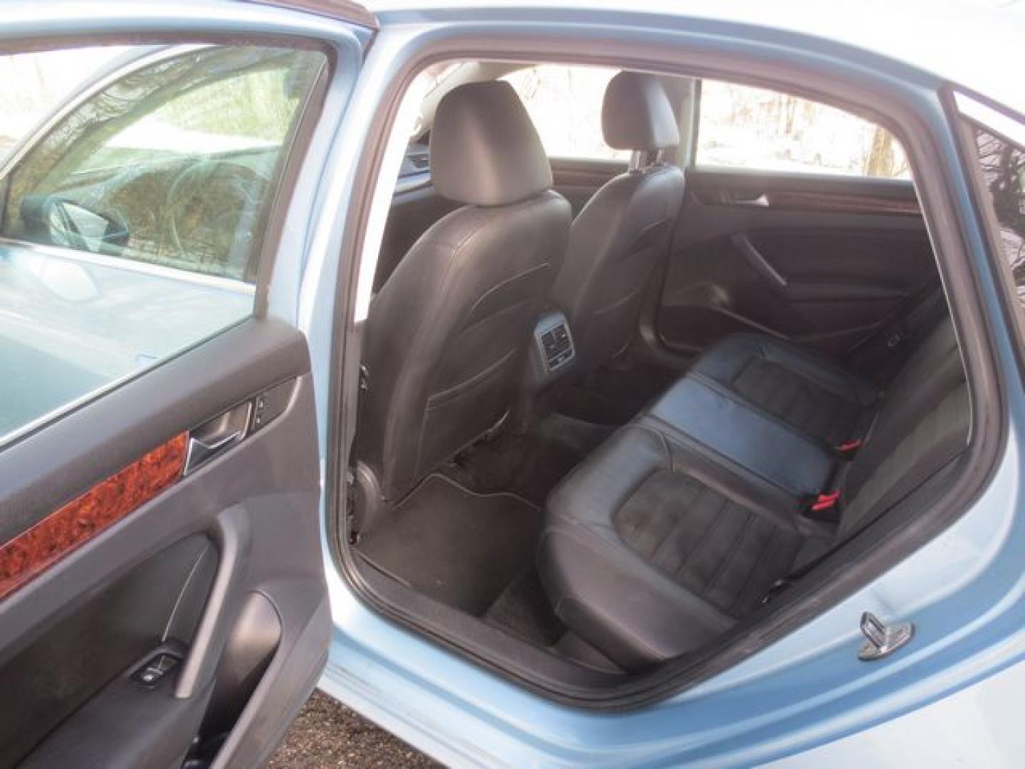 2013 Blue /Black Volkswagen Passat SEL Premium (1VWCM7A36DC) with an 3.0L V6 DOHC 24V engine, 6-Speed Automatic transmission, located at 270 US Route 6, Mahopac, NY, 10541, (845) 621-0895, 41.349022, -73.755280 - Photo#9