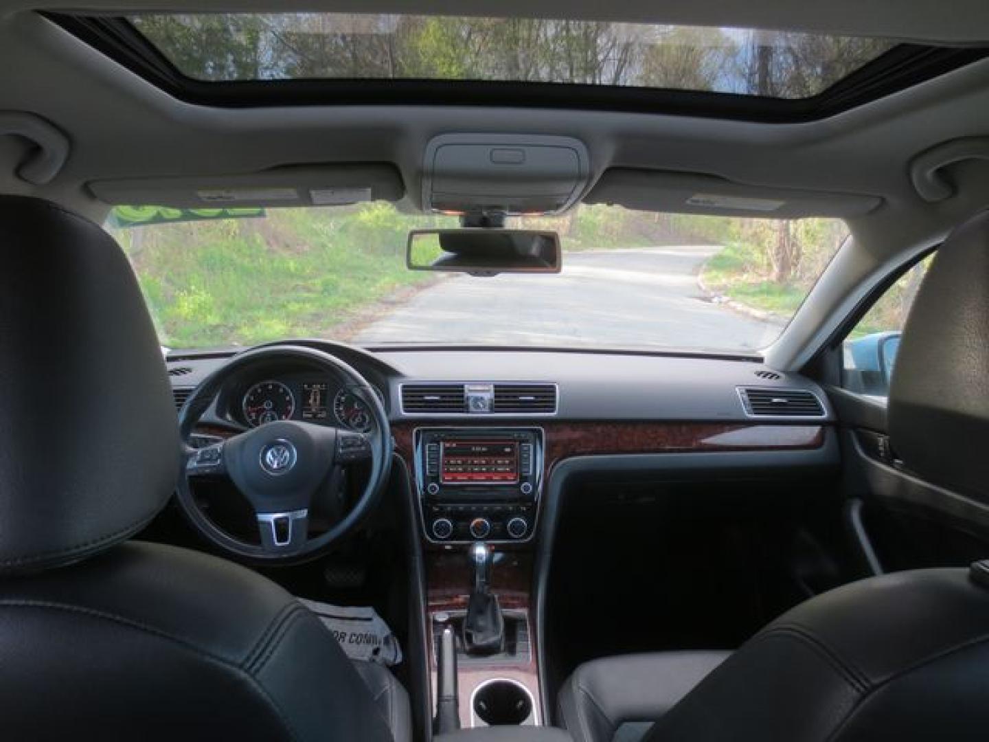 2013 Blue /Black Volkswagen Passat SEL Premium (1VWCM7A36DC) with an 3.0L V6 DOHC 24V engine, 6-Speed Automatic transmission, located at 270 US Route 6, Mahopac, NY, 10541, (845) 621-0895, 41.349022, -73.755280 - Photo#7